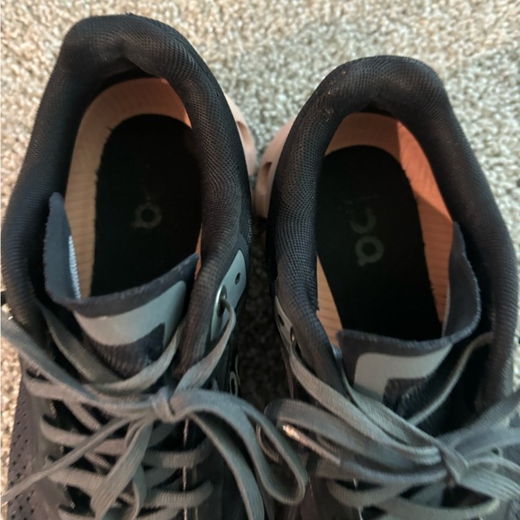 Women’s on cloud shoes - Picture 3 of 5